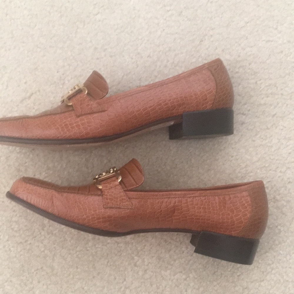Salvatore Ferragamo Tan Croc-Embossed Leather Chain Loafers - Picture 3 of 7